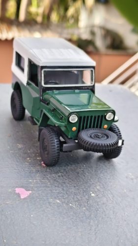 streetcandy-3d-printed-india-automobile-collectable-Tiny-Jeep-Held-in-Hand