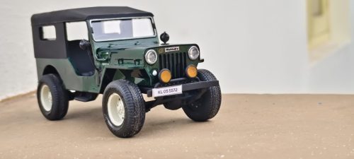 streetcandy-3d-printed-india-automobile-collectable-Tiny-Jeep-Held-in-Hand